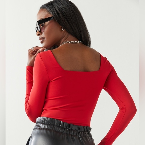 Francesca's Collections Red Long-Sleeve Square Neck Bodysuit - Picture 3 of 6